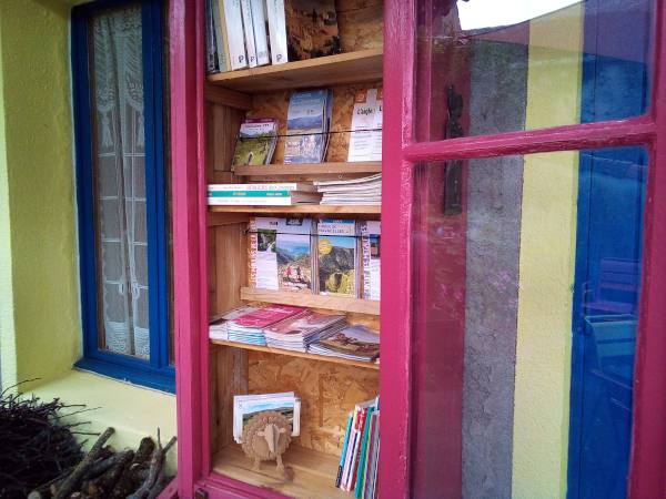 Bibliotheque sur la terrasse